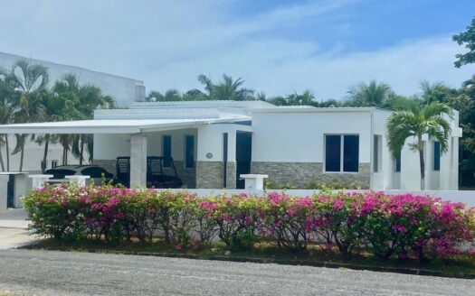 VILLA MODERNA CON PISCINA – MLS 22404