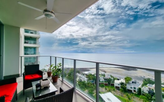 Impresionante apartamento con vista al mar PH Riomar – MLS 22366