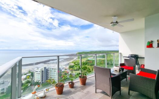 Impresionante apartamento con vista al mar PH Riomar – MLS 22366