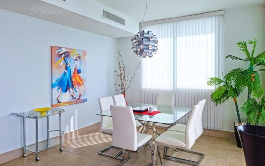 Impresionante apartamento con vista al mar PH Riomar – MLS 22366