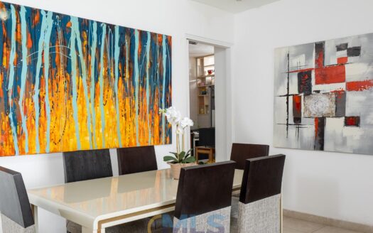 Apartamento con cuarto y baño de servicio y 2 estac. en San Francisco – MLS 22312
