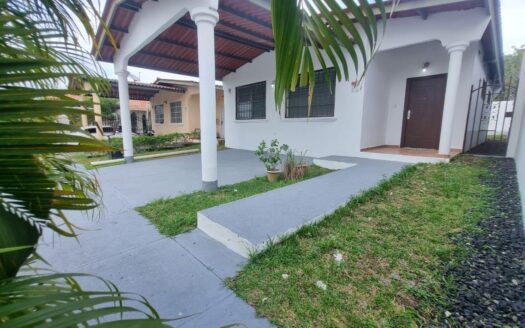 Se Vende Casa en Brisas del Golf – MLS 22355