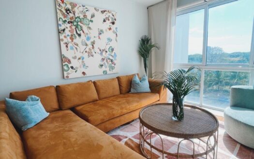 HERMOSO APARTAMENTO EN PLAYA BLANCA RESORT – MLS 22737