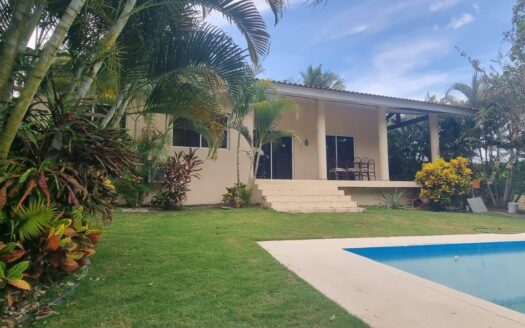 Casa de campo en Valle Village, Las Uvas, Panamá. – MLS 22234