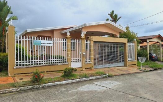 BRISAS DEL GOLF – A Pasos del Centro Comercial 331.50 mts2 – MLS 22713