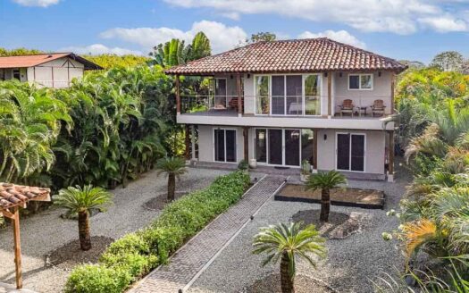 Casa con vista al mar en Pedasi con piscina – MLS 21561