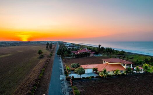 Casa de Lujo Frente al Mar en Venta en Playa La Barqueta Panamá – MLS 21586