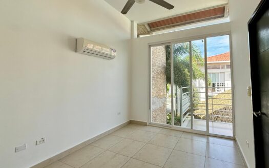 Venta y alquiler de apartamento en PH Paraiso Village VIP – MLS 22337