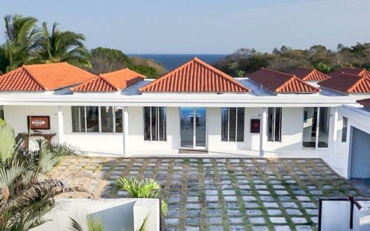 Espaciosa y moderna en Costa Esmeralda – MLS 22306