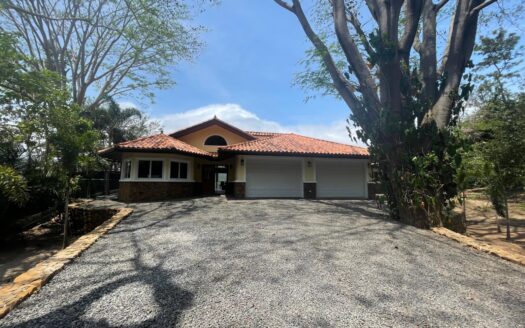 ¡EN VENTA: Impresionante Casa en Altos del María! – MLS 19684