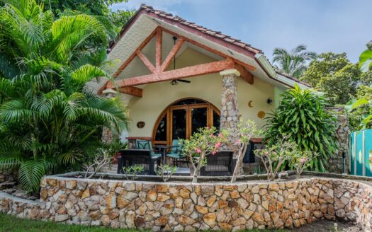 Villa de 3 dormitorios frente al mar con piscina en Costa Esmeralda – MLS 20039
