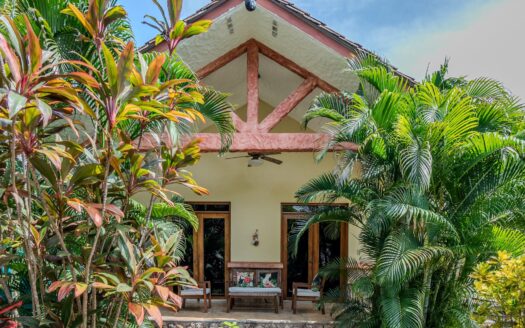 Villa de 3 dormitorios frente al mar con piscina en Costa Esmeralda – MLS 20039