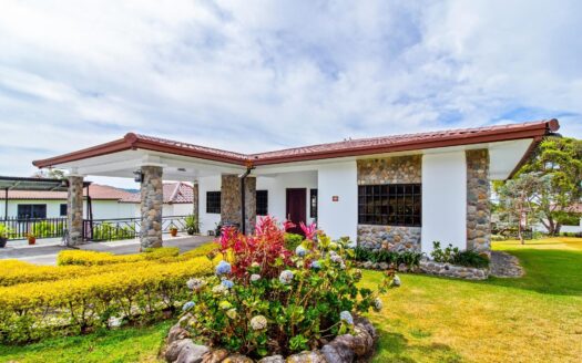 Casa Encantadora en Bougainvillea Boquete Panamá – MLS 22224
