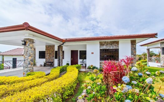 Casa Encantadora en Bougainvillea Boquete Panamá – MLS 22224