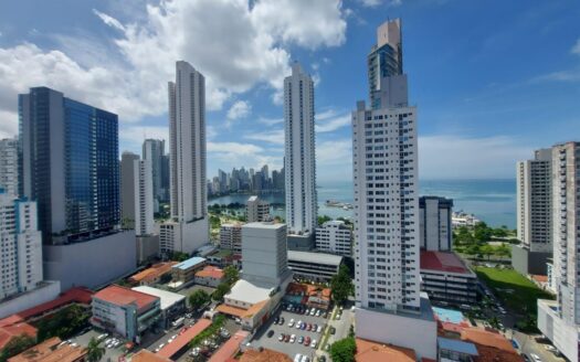 Apartamento de 3 recámaras con hermosas vistas – MLS 22215