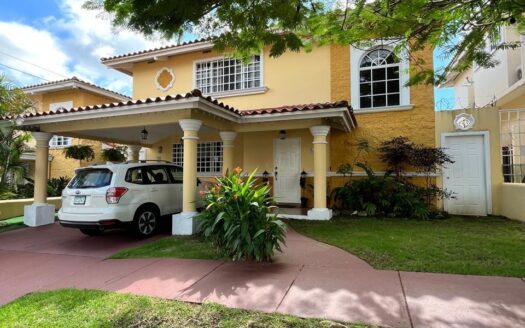 SE VENDE HERMOSA CASA EN VILLA LUCRE – MLS 21527