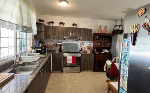 SE VENDE HERMOSA CASA EN VILLA LUCRE – MLS 21527