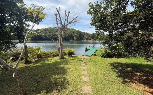 Encantadora Casa Junto al Lago en Venta en Cerro Azul – MLS 22160