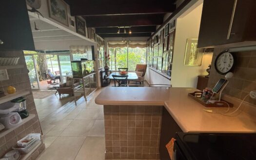Encantadora Casa Junto al Lago en Venta en Cerro Azul – MLS 22160