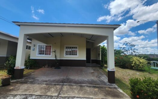 CASA EN VENTA EN CHORRERA – BARRIO DE PALMA REAL – MLS 20993