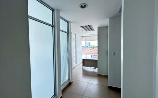 Banco Vende Oficina en Edificio BMW CENTER – MLS 22272