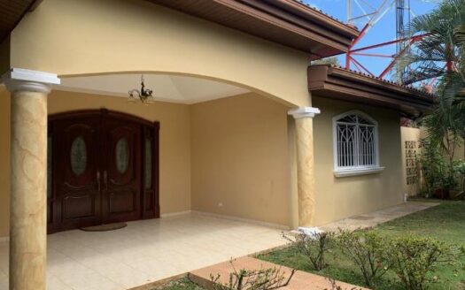 Venta de casa en Urbanización Maria Leticia, La Chorrera – MLS 17574