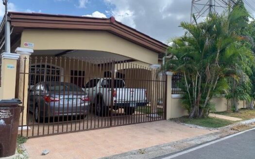 Venta de casa en Urbanización Maria Leticia, La Chorrera – MLS 17574