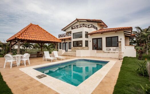 Venta de casa de playa en Andromeda, Pedasí – MLS 22121