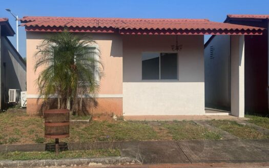 Venta de casa en Arboledas, Los Castaños, La Chorrera – MLS 22120