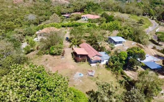 CASA CAMPESTRE, DOS HABITACIONES Y VISTA AL MAR – MLS 22115