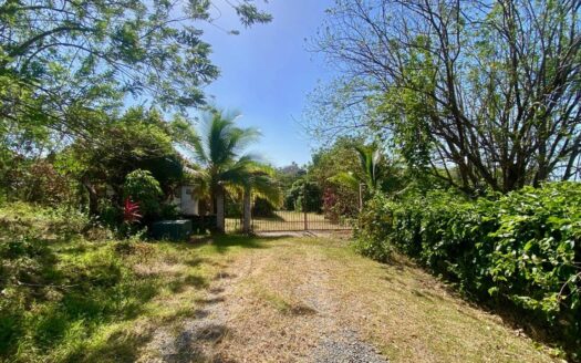 CASA CAMPESTRE, DOS HABITACIONES Y VISTA AL MAR – MLS 22115