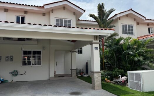 Casa en Venta / Reservas de Versalles / 3 hab – MLS 22099
