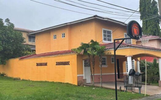 Venta de casa en Altos de Maria Leticia, La Chorrera – MLS 20351