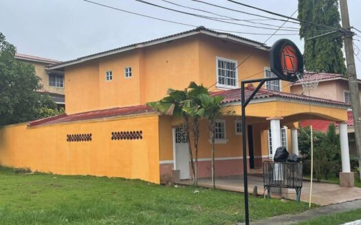 Venta de casa en Altos de Maria Leticia, La Chorrera – MLS 20351