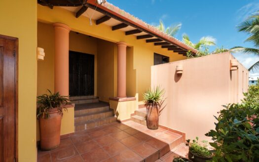 Casa de 3 habitaciones frente al mar con piscina en Playa Barqueta – MLS 22837