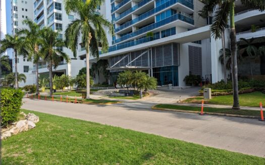 Lujoso Penthouse con Vista Panorámica a la Bahía de Panamá – MLS 21993