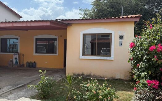 CASA ADOSADA EN LAS LAJAS – MLS 21950