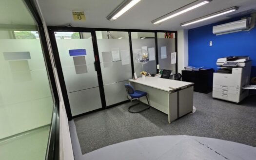 ALQUILER DE LOCAL COMERCIAL CON BODEGA EN AVENIDA LA PAZ EL INGENIO BETANIA – MLS 22550