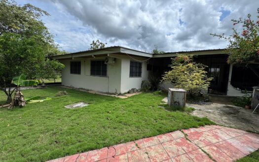 Amplia casa de 4 dormitorios en venta en Santiago – MLS 22600