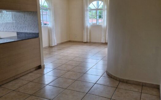 Amplio Apartamento en area Tranquila – MLS 22875