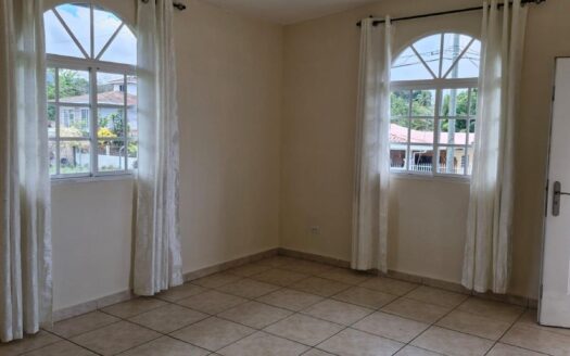 Amplio Apartamento en area Tranquila – MLS 22875