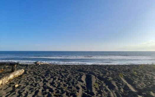 Gran terreno para construir en la playa – MLS 22827