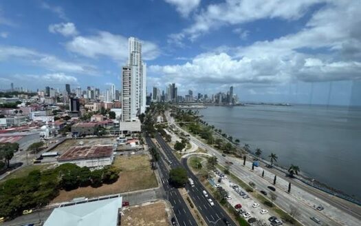 Oficina para venta en Balboa Office Center con la Mejor Vista – MLS 19486