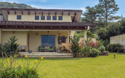 Impresionante Casa con Casita y Vistas Increíbles – MLS 21819