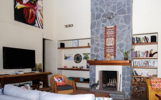 Impresionante Casa con Casita y Vistas Increíbles – MLS 21819