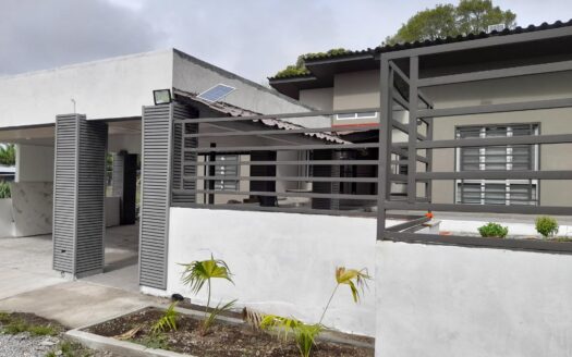 CASA DE 4 DORMITORIOS CERCA DEL CENTRO DE BOQUETE – MLS 20081