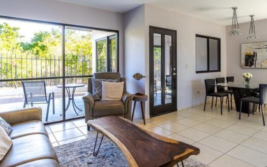 Impresionante Casa con 2 Patios en una Calle Tranquila en Alto Boquete – MLS 17301