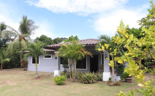 Amplia propiedad con Casa Y lote de 2.182 m² – MLS 22024