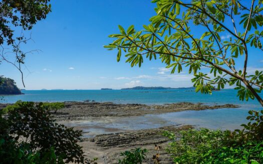 Propiedad de 2 hectáreas frente al mar – MLS 22132