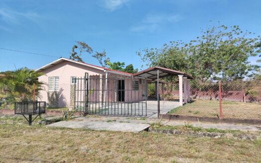 Casa de campo en venta en Vista del Río – MLS 22465